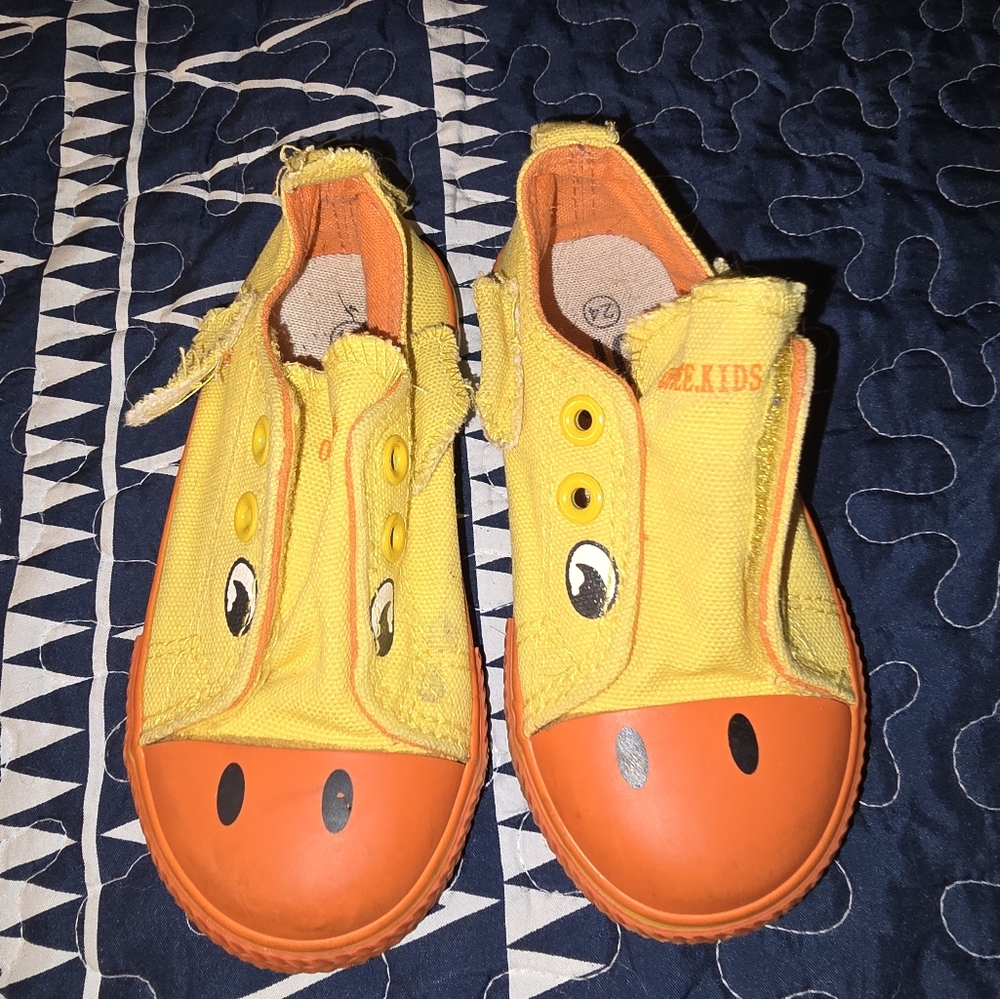 Opoee kids shoes size 7.5